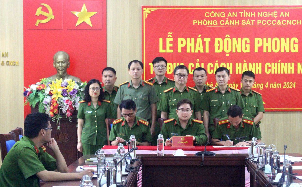 Ký cam kết thực hiện phong trào thi đua CCHC năm 2024