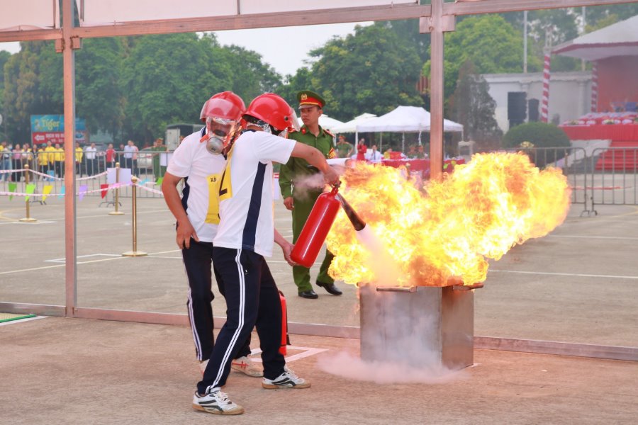 Phần thi thực hành với các nội dung thiết thực, ý nghĩa như: cứu người, cứu tài sản trong đám cháy