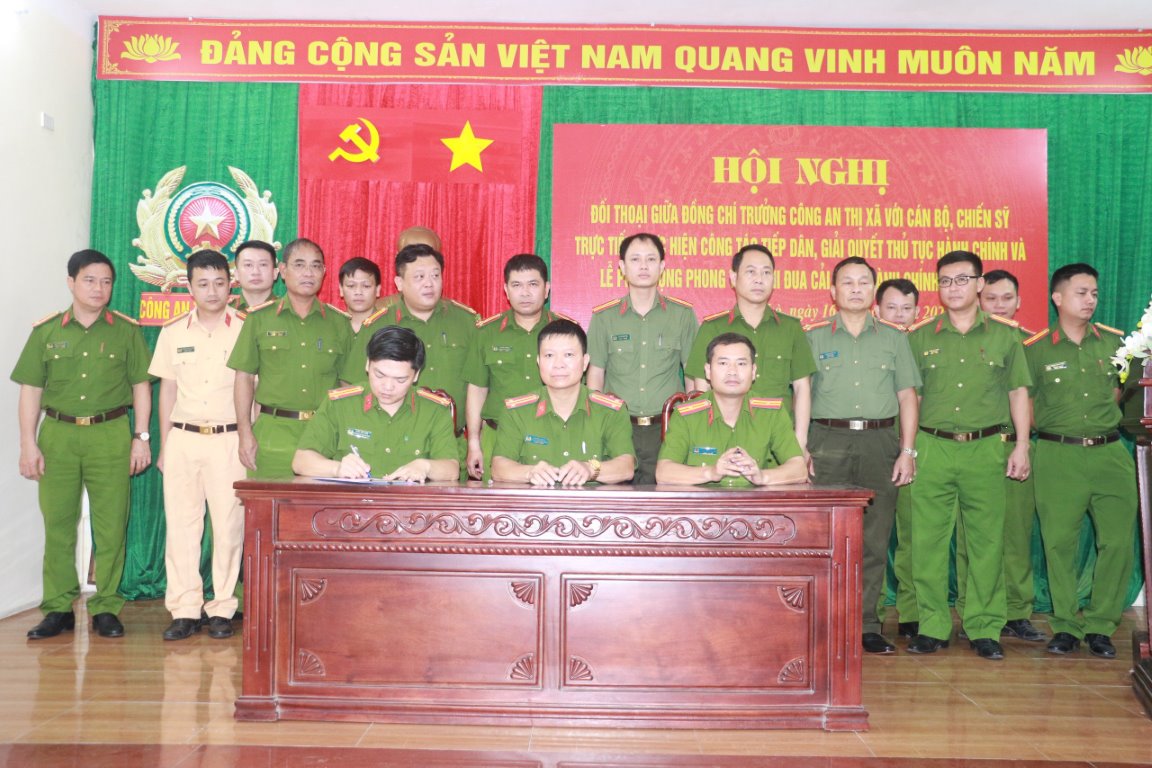 Ký cam kết thực hiện phong trào thi đua CCHC năm 2024