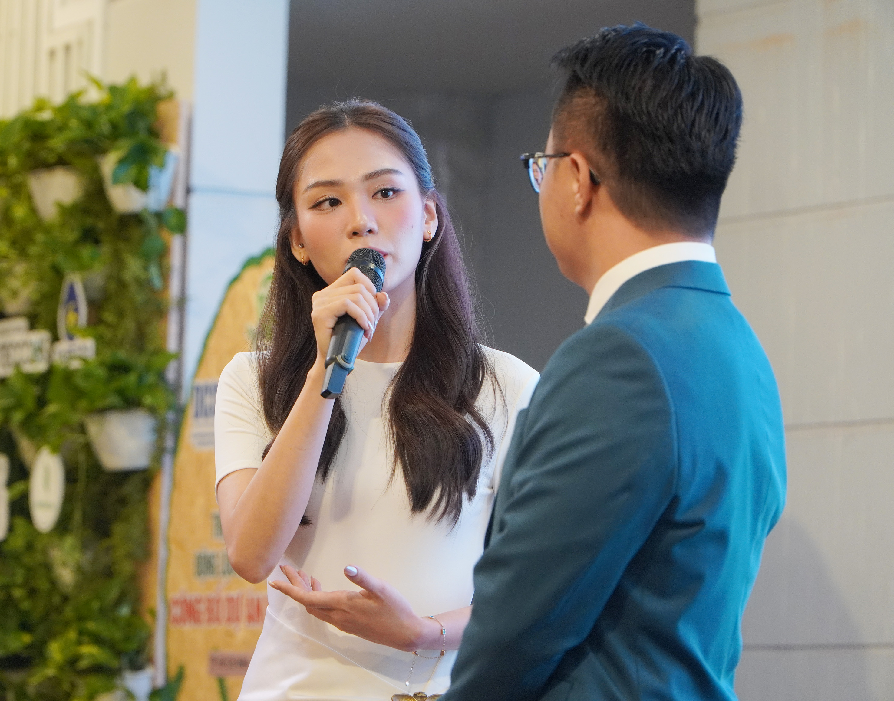 Hoa hậu Huỳnh Nguyễn Mai Phương, Miss Wolrd Việt Nam 2022 chia sẻ quan điểm về bảo vệ môi trường tại lễ công bố dự án.