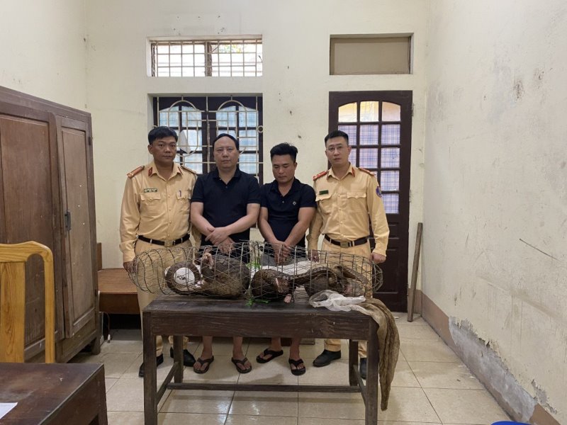 Lực lượng chức năng bắt giữ 02 đối tượng cùng tang vật