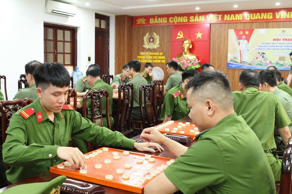 ...và những ván cờ hồi hộp, gay cấn