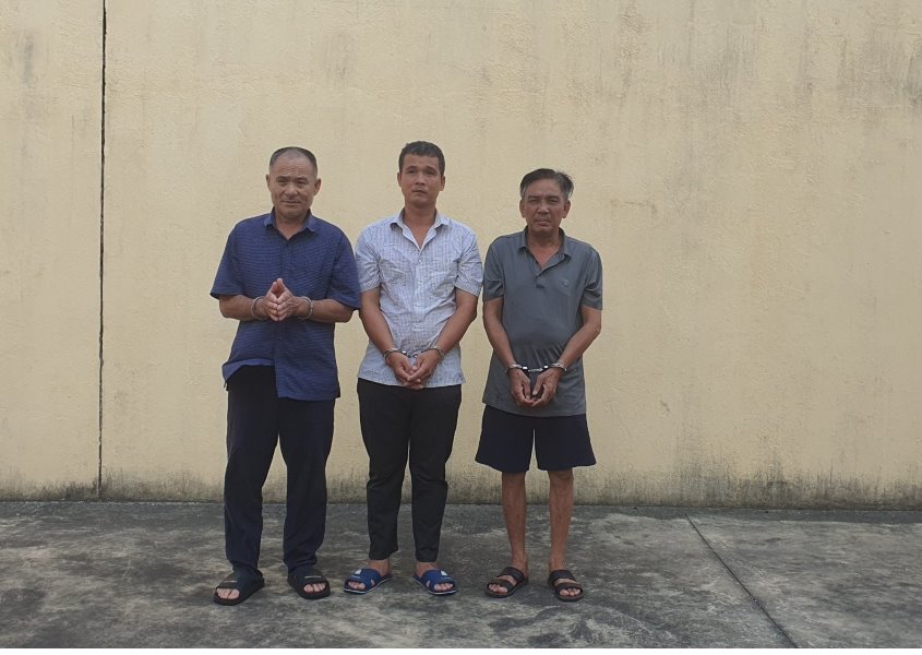 Các đối tượng bị tạm giữ