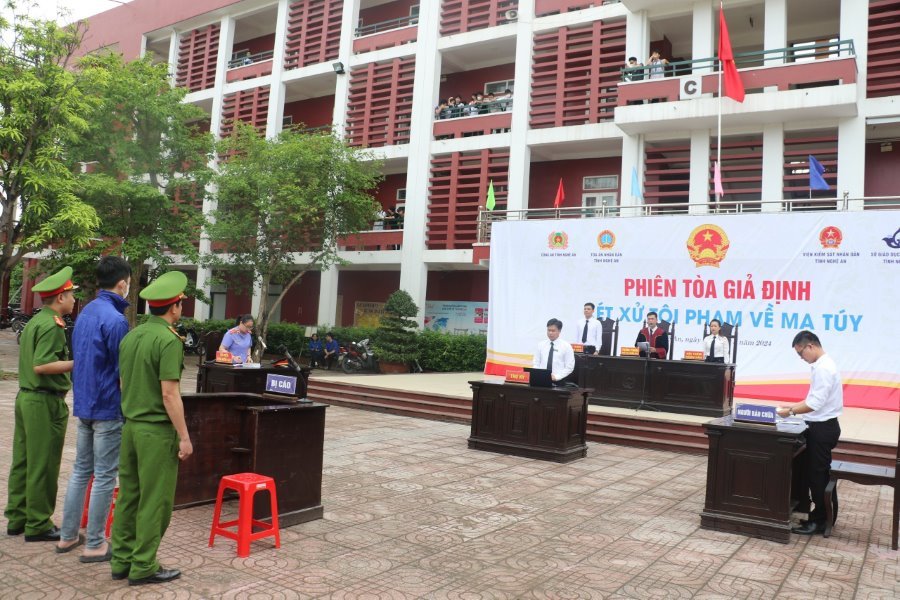 Phiên tòa giả định sinh động 