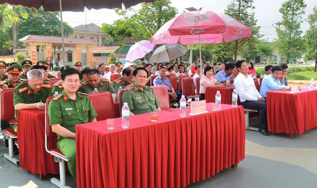 Các đại biểu tham dự buổi lễ