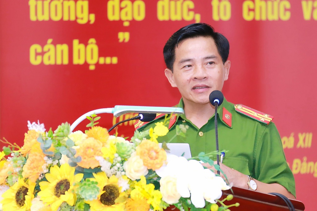 Đại diện Lãnh đạo Phòng Cảnh sát Thi hành án hình sự và hỗ trợ tư pháp Công an tỉnh phát biểu khai mạc Hội nghị