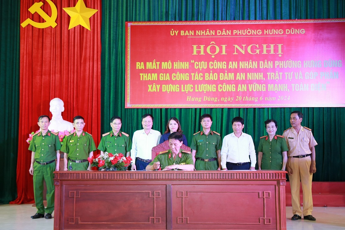 Ký cam kết thực hiện mô hình tại phường Hưng Dũng