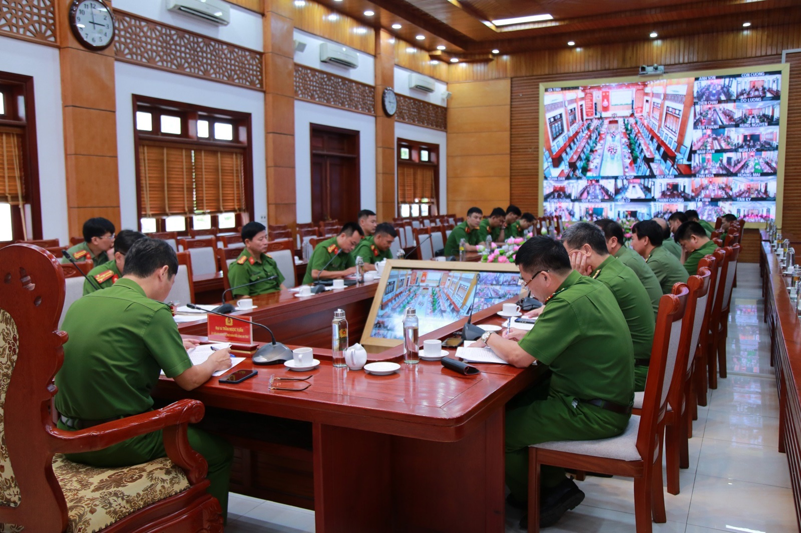 Hội nghị được tổ chức trực tuyến từ Công an tỉnh đến Công an các huyện, thành, thị