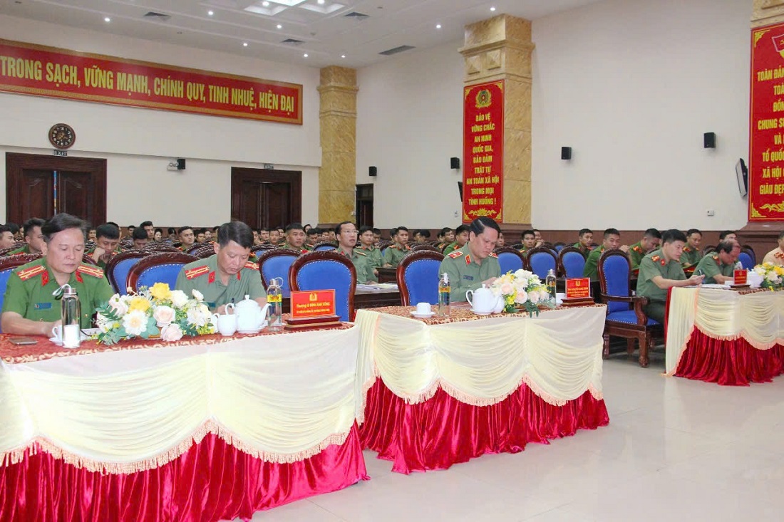 Các đại biểu tham dự buổi lễ