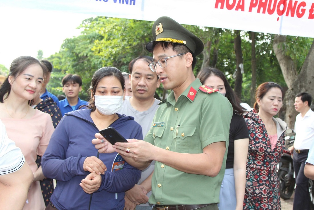 Công an Nghệ An triển khai có hiệu quả nhiều mô hình hay, những cách làm sáng tạo, những sáng kiến mang tính đột phá trong triển khai thực hiện Đề án 06, thúc đẩy chuyển đổi số sâu rộng, hiệu quả