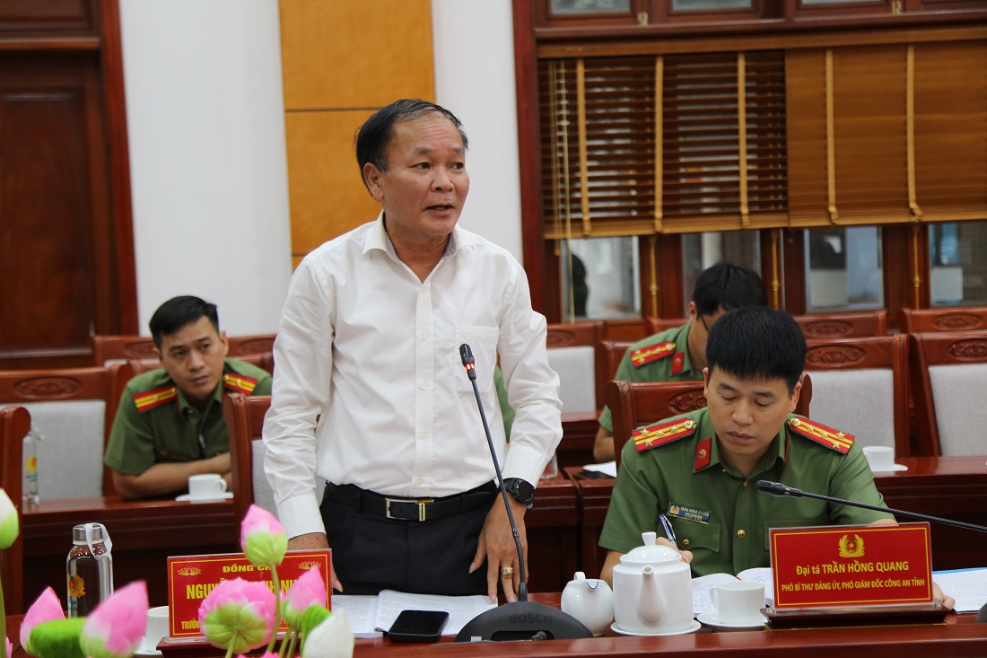 Đồng chí Nguyễn Thanh Nhàn - Phó Giám đốc Sở Nội vụ, Trưởng Ban TĐKT tỉnh Nghệ An phát biểu