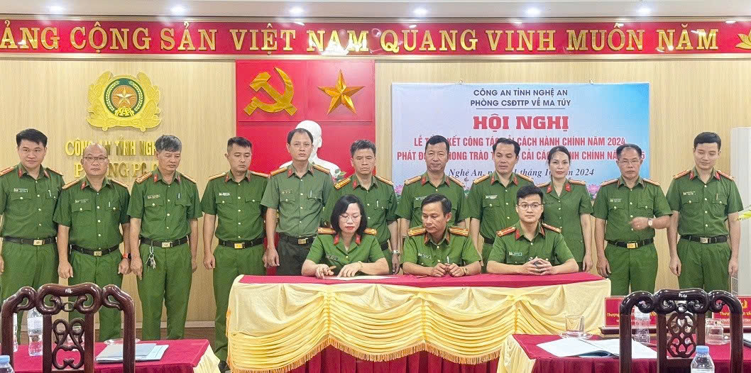 Các đội công tác và tổ chức đoàn thể ký giao ước thi đua thực hiện nhiệm vụ cải cách hành chính năm 2025