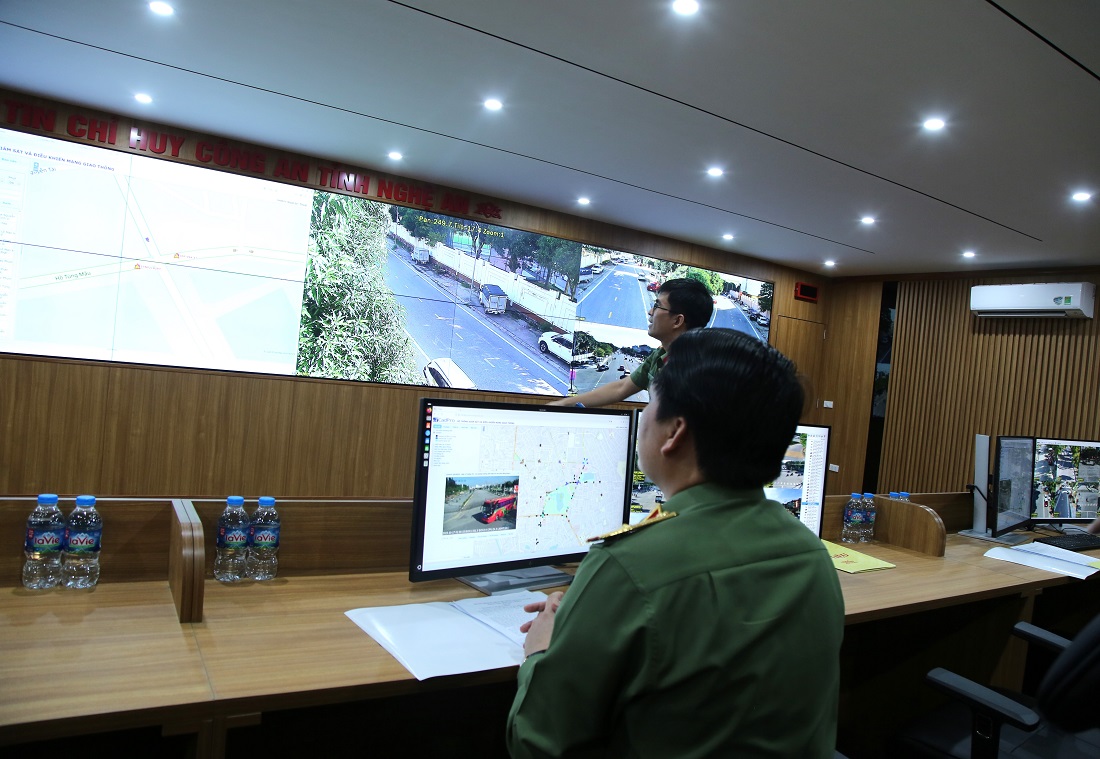 Đồng chí Thiếu tướng Bùi Quang Thanh, Giám đốc Công an tỉnh trực tiếp tham gia chỉ đạo, đánh giá, nghiệm thu kỹ thuật hệ thống giám sát an ninh