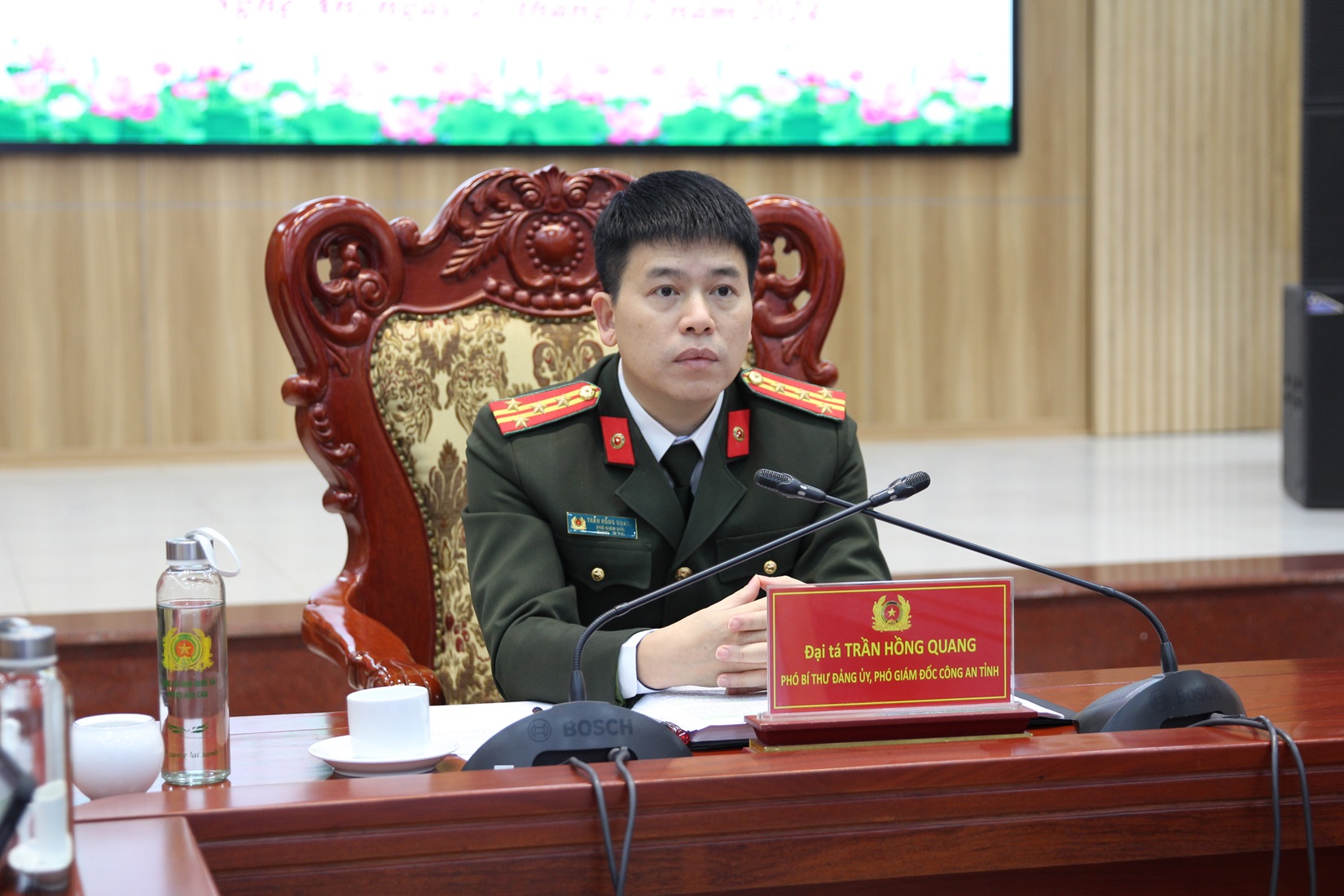 Đồng chí Đại tá Trần Hồng Quang, Phó Bí thư Đảng ủy, Phó Giám đốc Công an tỉnh dự và chỉ đạo tại Hội nghị