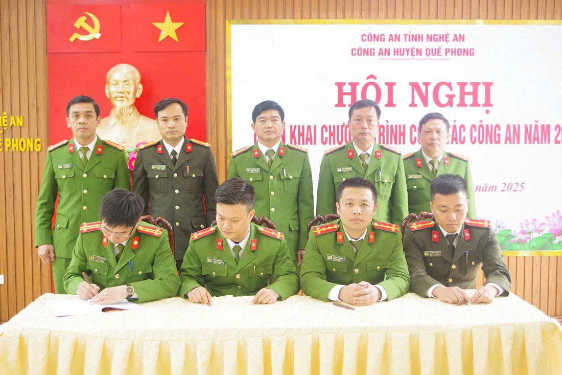 Ký cam kết thực hiện phong trào thi đua năm 2025