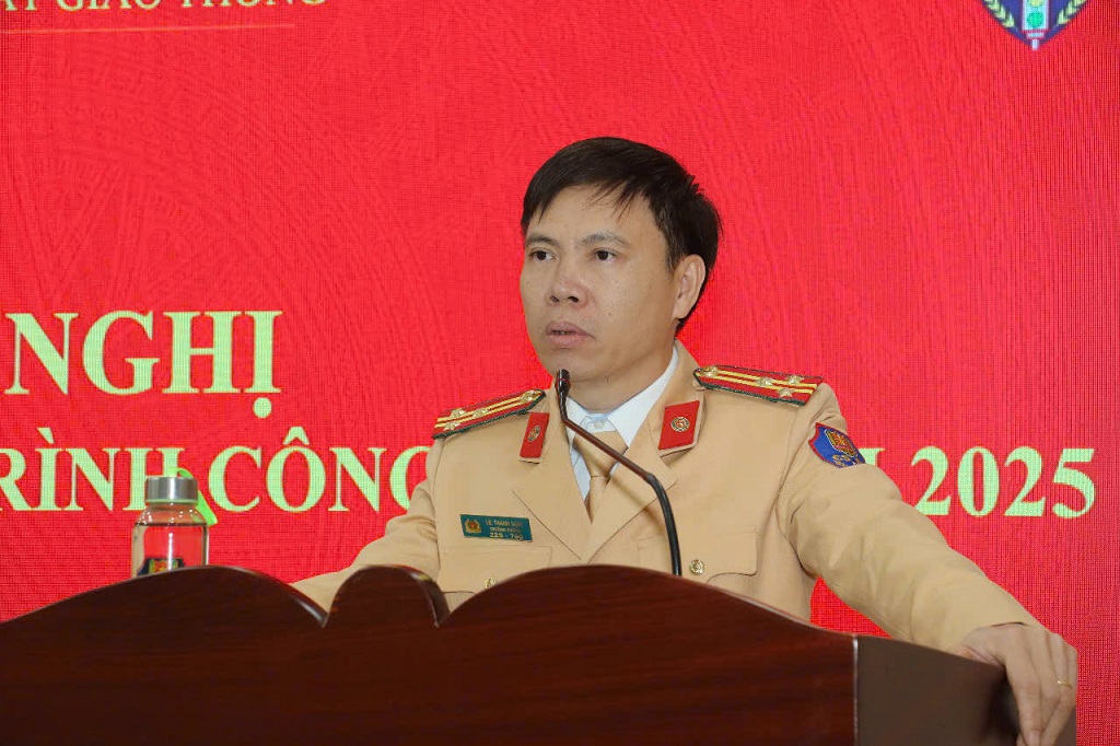 Đồng chí Thượng tá Lê Thanh Nghị, Trưởng phòng CSGT phát biểu phát biểu tại Hội nghị