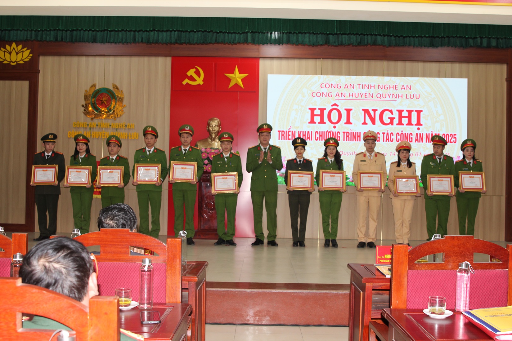 Nhiều tập thể, cá nhân Công an huyện Quỳnh Lưu đạt thành tích xuất sắc trong công tác, chiến đấu được trao thưởng các danh hiệu thi đua
