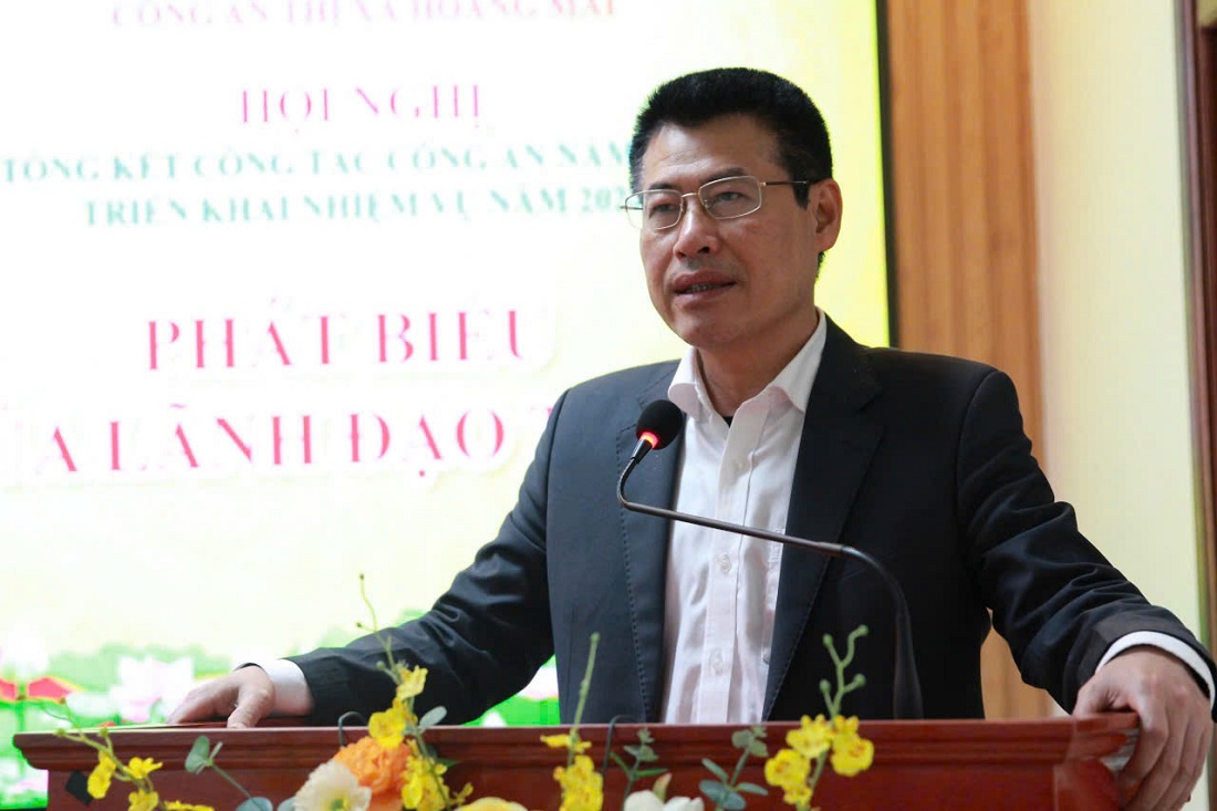 Đồng chí Lê Trường Giang, Bí thư Thị ủy, Chủ tịch HĐND thị xã phát biểu tại Hội nghị