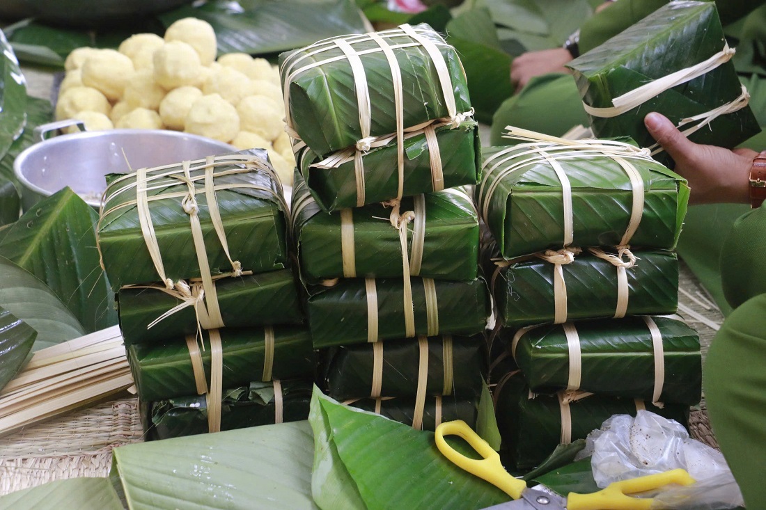 Những chiếc bánh chưng xanh vuông vắn mang đậm nét cổ truyền dân tộc