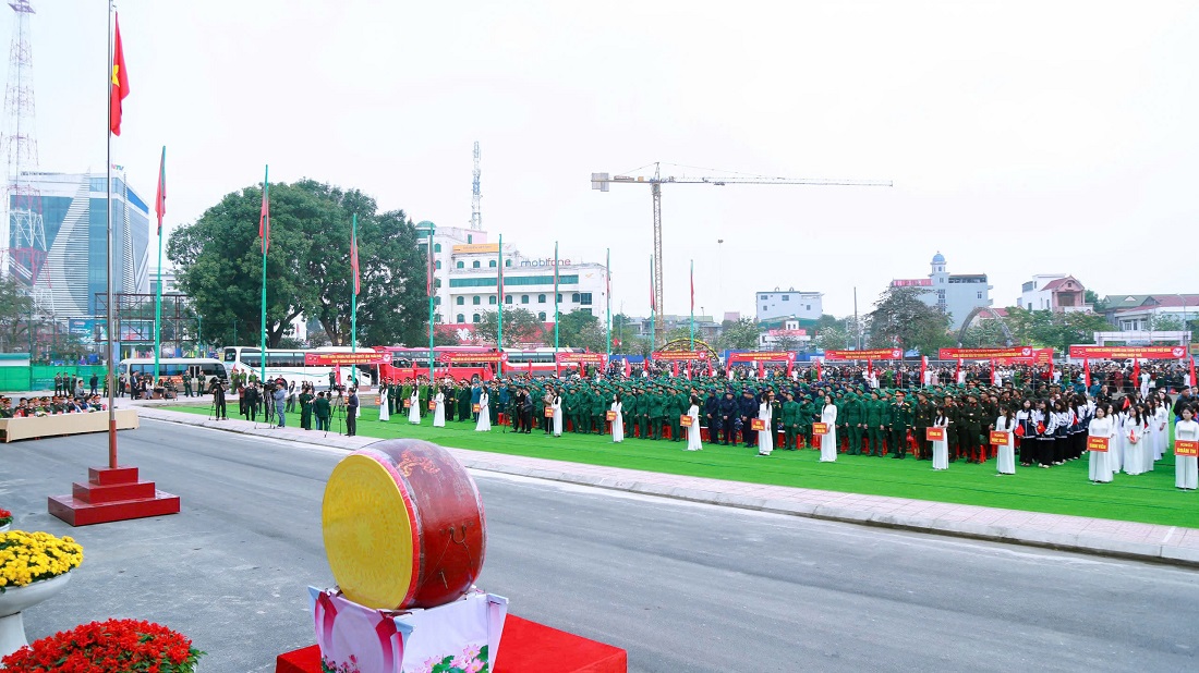 Toàn cảnh Lễ giao, nhận quân tại thành phố Vinh