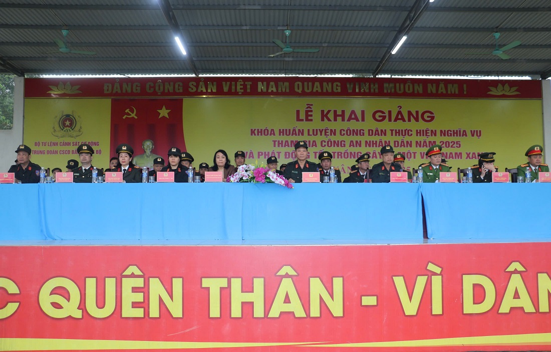 Các đại biểu tới dự
