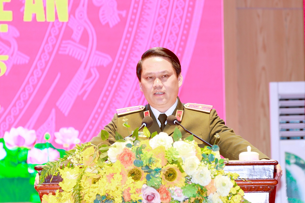 Đồng chí Thiếu tướng Bùi Quang Thanh, Ủy viên Ban Thường vụ Tỉnh ủy, Bí thư Đảng ủy, Giám đốc Công an tỉnh phát biểu kết luận tại buổi lễ