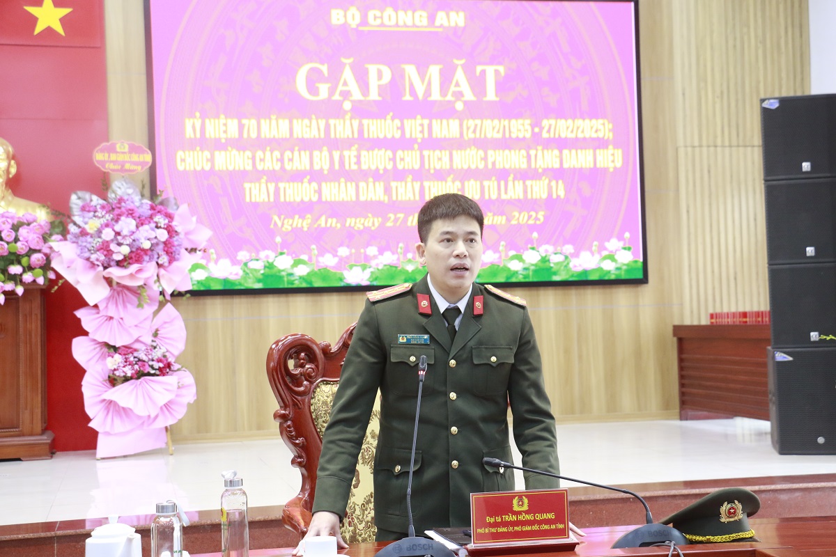 Đồng chí Đại tá Trần Hồng Quang - Phó Bí thư Đảng ủy, Phó Giám đốc Công an tỉnh ghi nhận, biểu dương, đánh giá cao những thành tích mà lực lượng y tế Công an Nghệ An đạt được trong thời gian qua