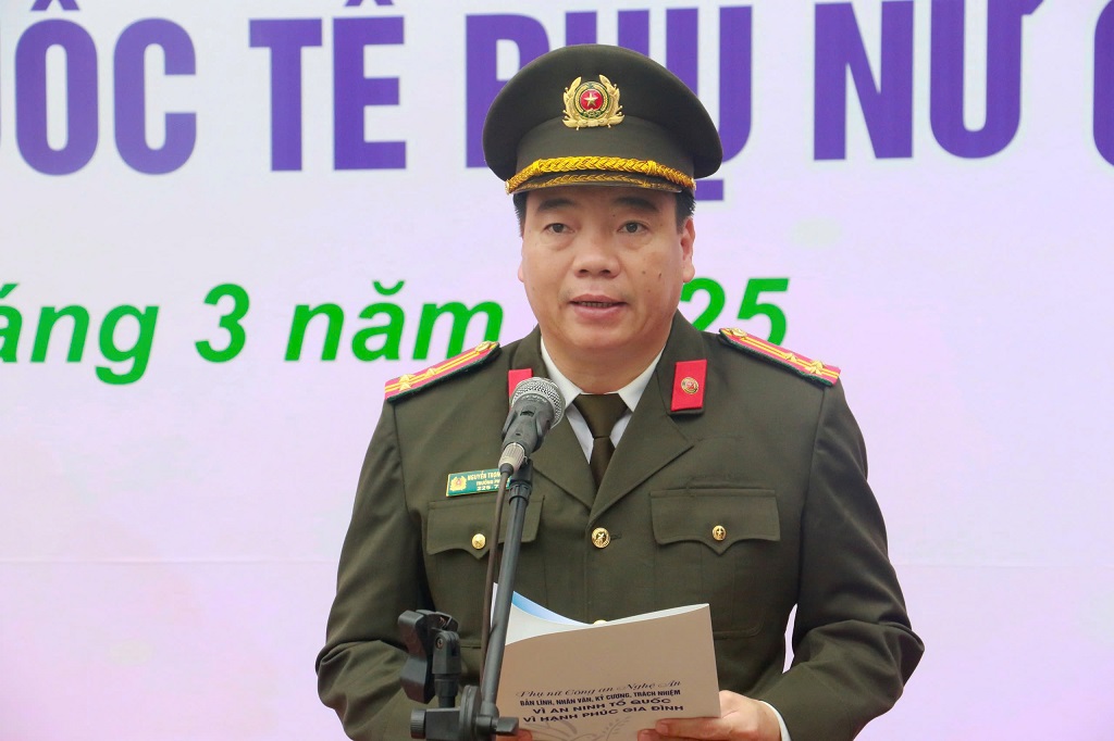 Đồng chí Thượng tá Nguyễn Trọng Khanh, Trưởng phòng Công tác chính trị phát biểu tại buổi lễ