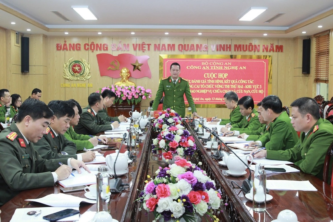 Đồng chí Đại tá Nguyễn Đức Cường, Phó Giám đốc Công an tỉnh phát biểu tại Hội Nghị