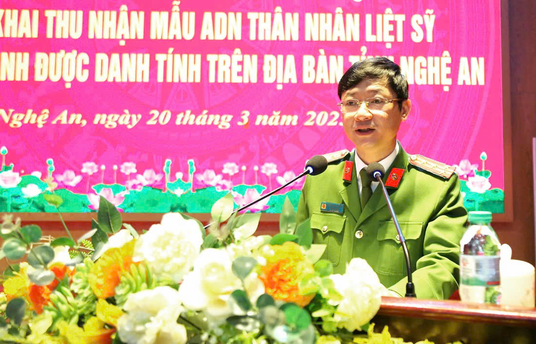 Đồng chí Đại tá Trần Ngọc Tuấn - Phó Giám đốc Công an tỉnh phát biểu tại Hội nghị