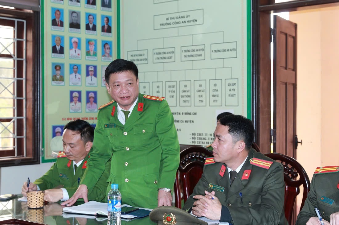 Đại diện lãnh đạo các phòng thuộc Tổ địa bàn số 01 phát biểu tại buổi làm việc