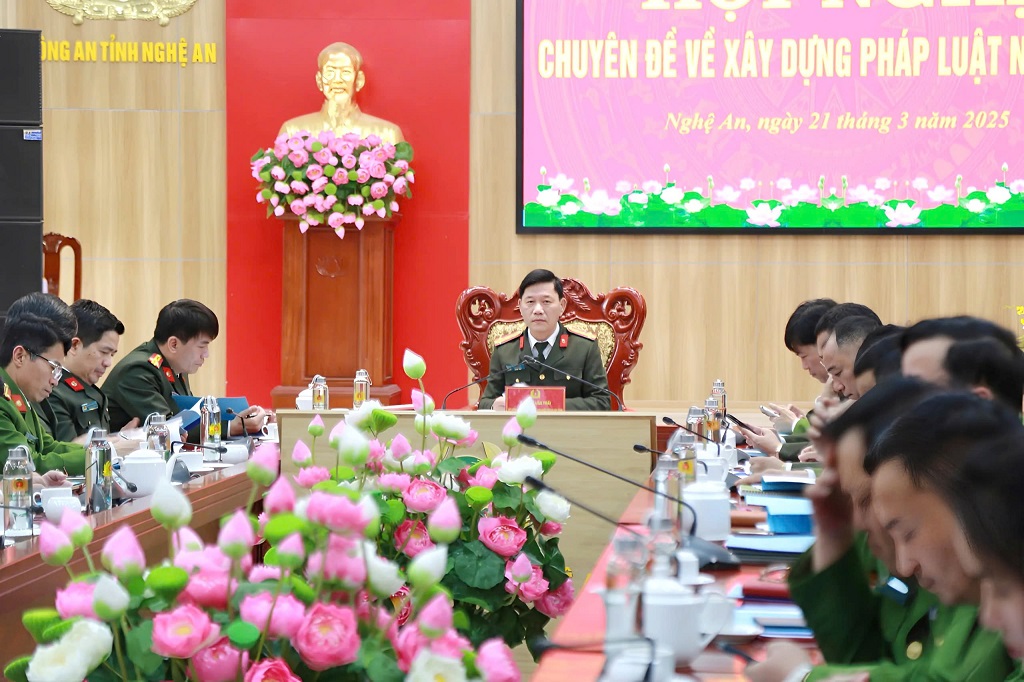 Đồng chí Đại tá Lê Văn Thái – Phó Giám đốc Công an tỉnh chủ trì Hội nghị tại điểm cầu Công an tỉnh Nghệ An
