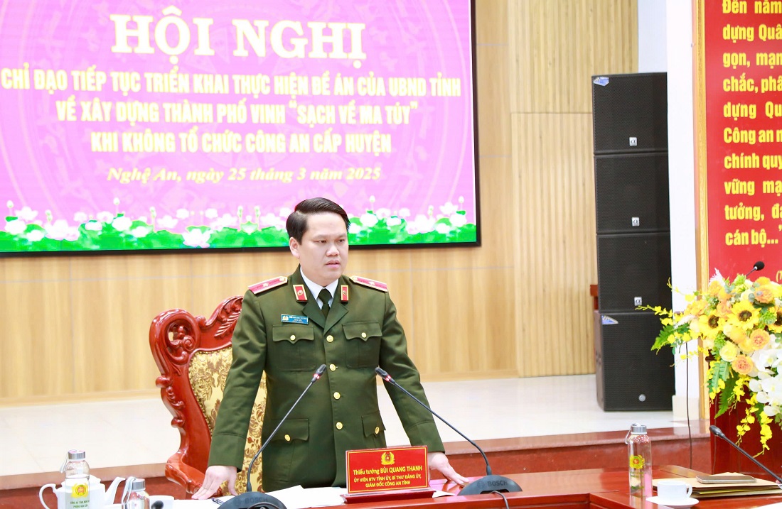 Đồng chí Thiếu tướng Bùi Quang Thanh, Ủy viên Ban Thường vụ Tỉnh ủy, Bí thư Đảng ủy, Giám đốc Công an tỉnh phát biểu chỉ đạo tại Hội nghị