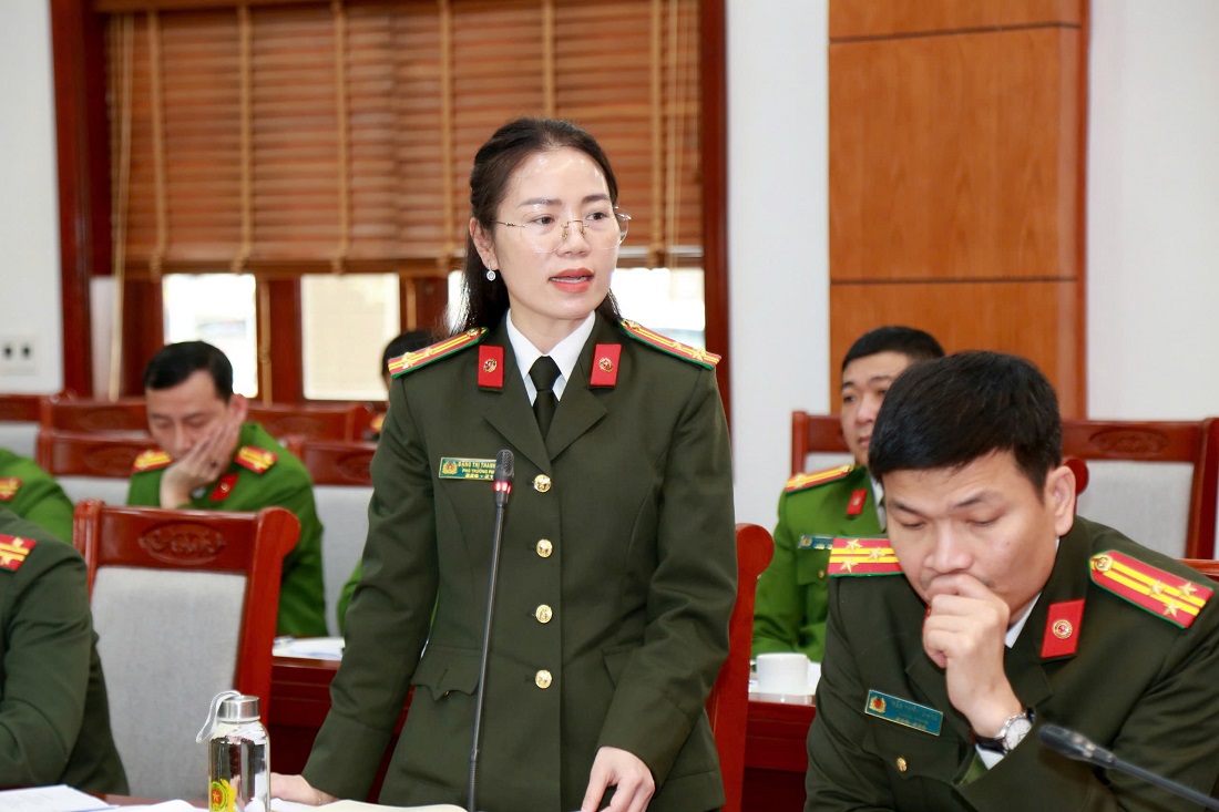 Đại diện lãnh đạo các phòng nghiệp vụ Công an tỉnh phát biểu ý kiến