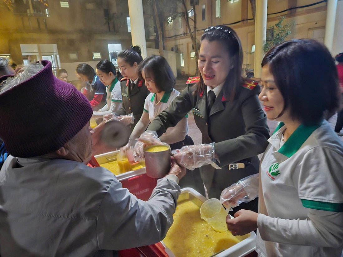 Chương trình “Bát cháo yêu thương” tại các bệnh viện là hoạt động được nhiều chi đoàn cơ sở duy trì thường xuyên, liên tục