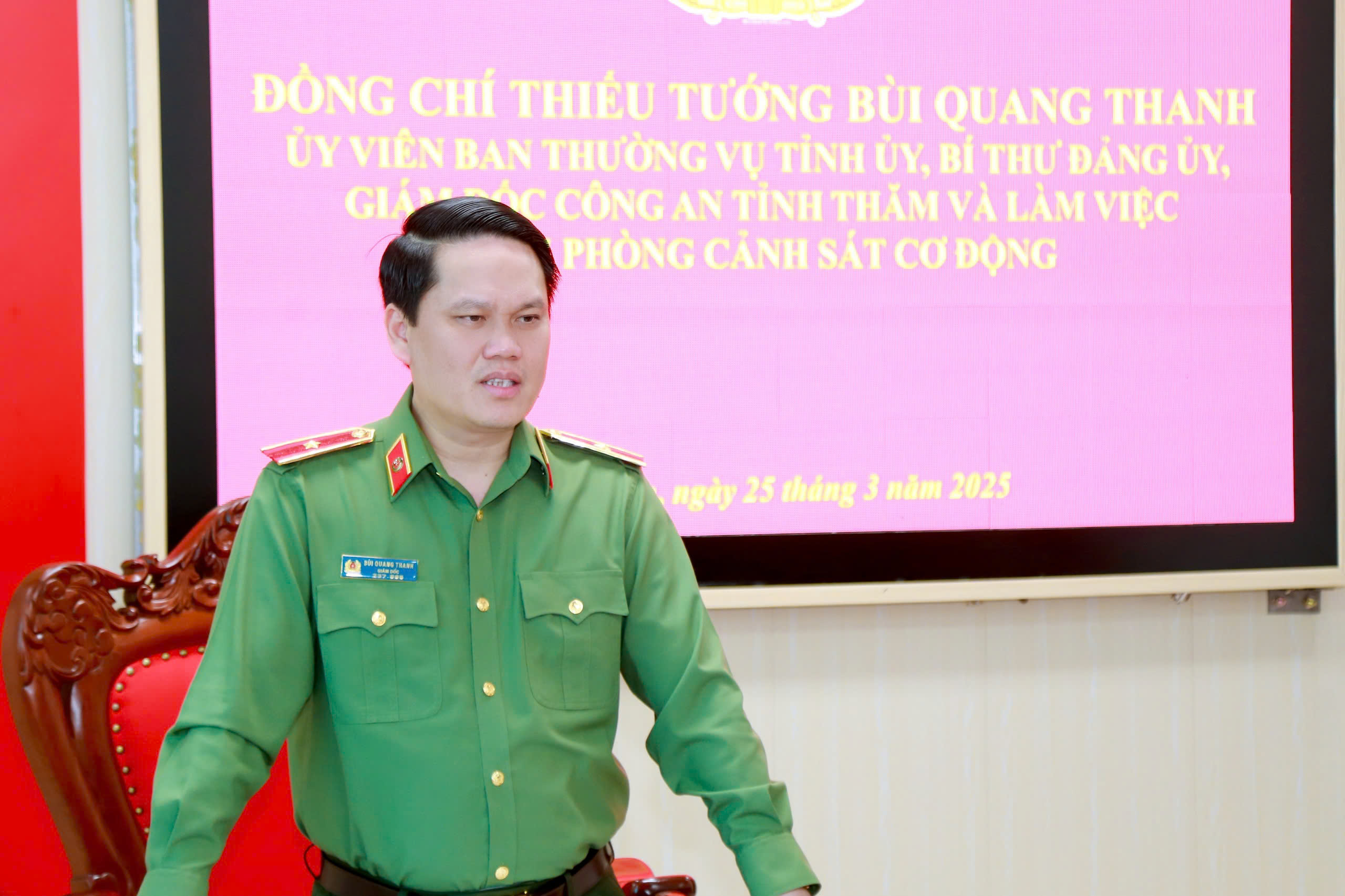 Đồng chí Thiếu tướng Bùi Quang Thanh, Ủy viên Ban Thường vụ Tỉnh ủy, Bí thư Đảng ủy, Giám đốc Công an tỉnh phát biểu chỉ đạo tại buổi làm việc