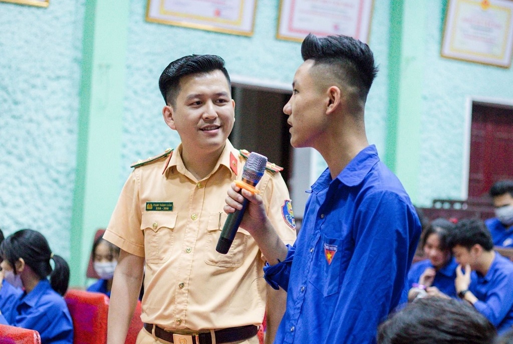 Phòng CSGT Công an tỉnh tuyên truyền pháp luật về ATGT cho học sinh