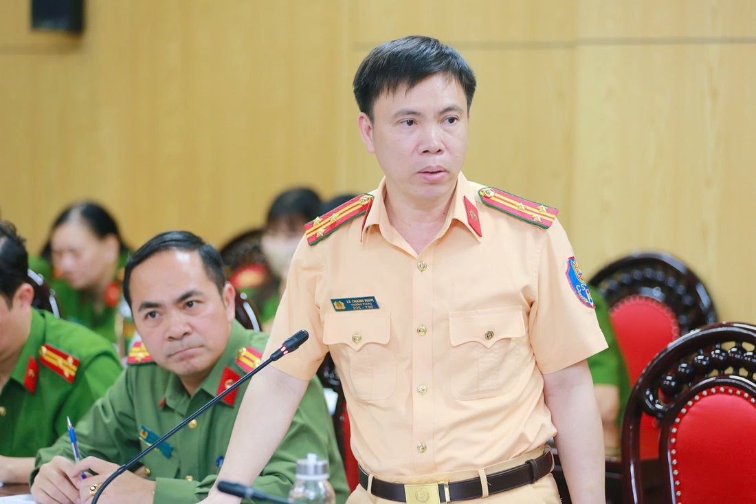 Đại diện Lãnh đạo các phòng chức năng Công an tỉnh phát biểu