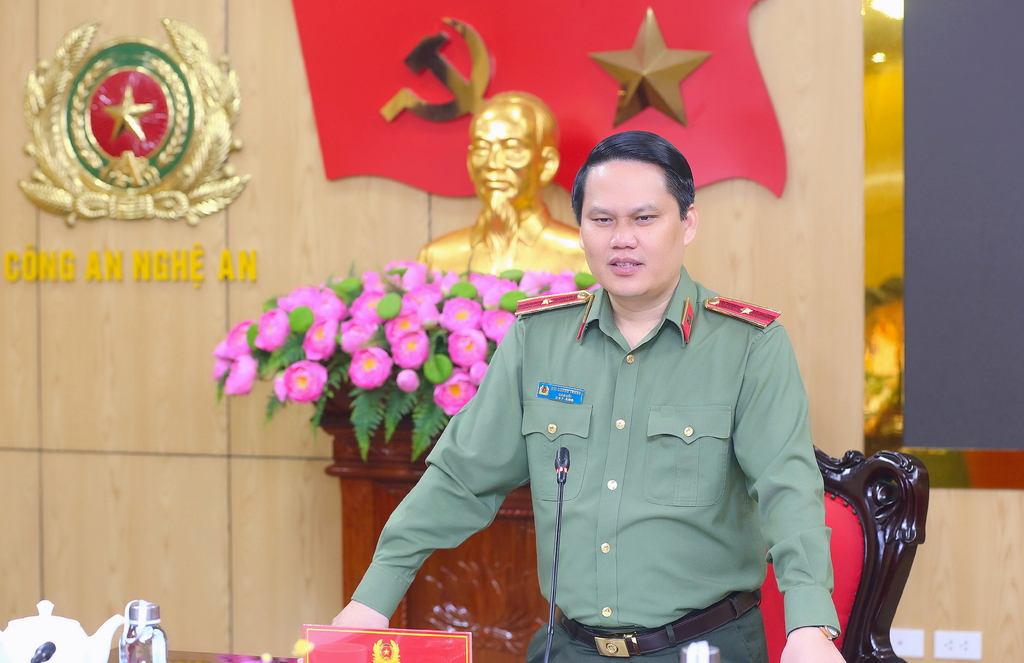 Đồng chí Thiếu tướng Bùi Quang Thanh, Ủy viên Ban Thường vụ Tỉnh ủy, Bí thư Đảng ủy, Giám đốc Công an tỉnh phát biểu chỉ đạo tại buổi làm việc