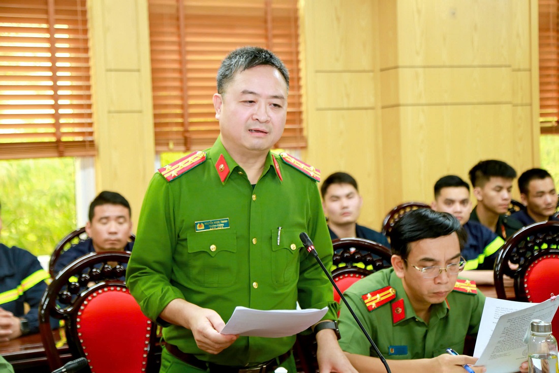 Lãnh đạo Phòng Cảnh sát PCCC&CNCH báo cáo tình hình, kết quả công tác chuẩn bị tổ chức Hội thi