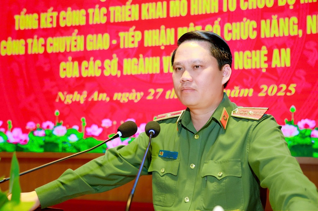 Đồng chí Thiếu tướng Bùi Quang Thanh, Ủy viên Ban Thường vụ Tỉnh ủy, Bí thư Đảng ủy, Giám đốc Công an tỉnh phát biểu chỉ đạo tại Hội nghị