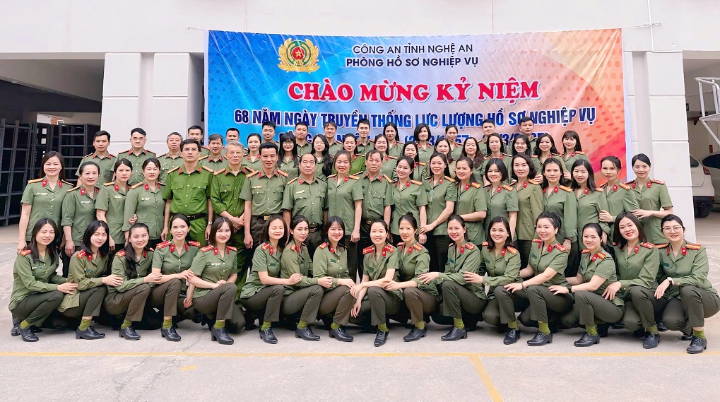 Tập thể cán bộ, chiến sĩ Phòng Hồ sơ nghiệp vụTập thể cán bộ, chiến sĩ Phòng Hồ sơ nghiệp vụ
