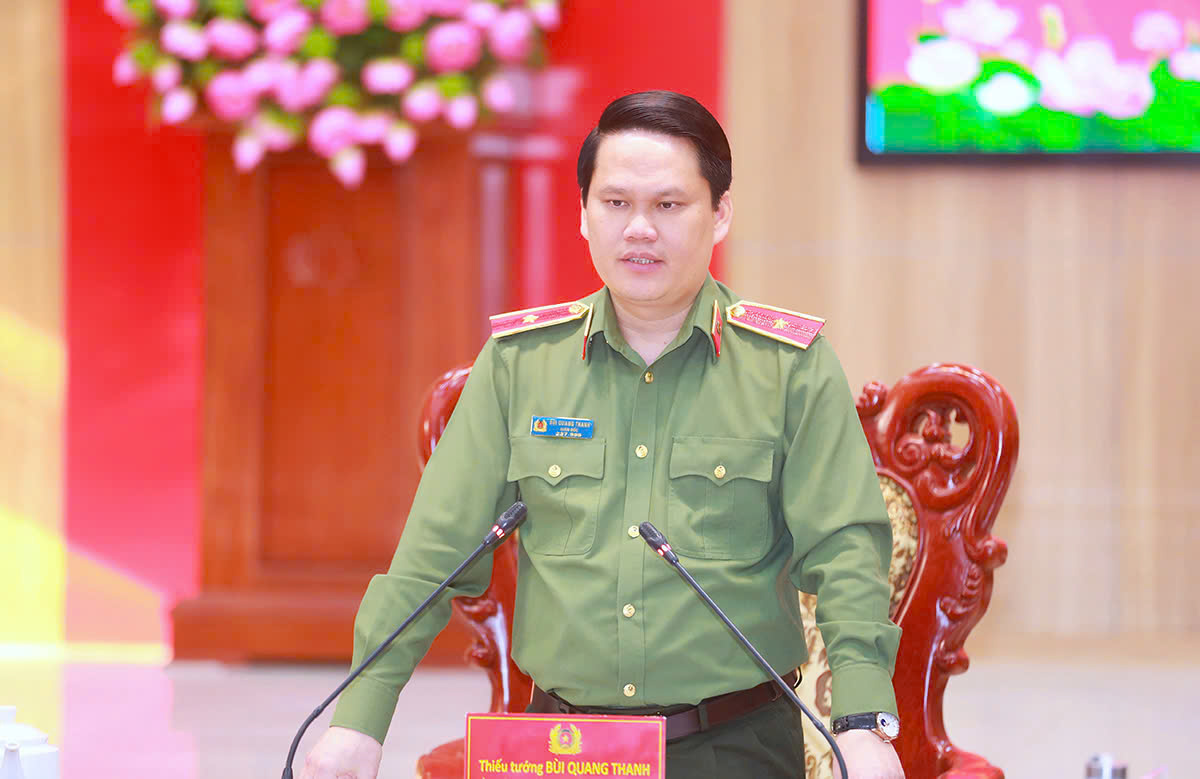 Đồng chí Thiếu tướng Bùi Quang Thanh, Ủy viên Ban Thường vụ Tỉnh ủy, Bí thư Đảng ủy, Giám đốc Công an tỉnh phát biểu kết luận Hội nghị