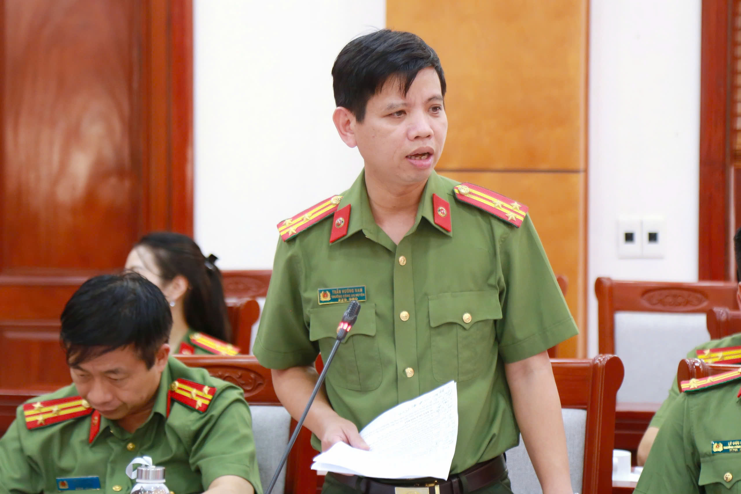 Đại diện lãnh đạo các phòng phát biểu thảo luận