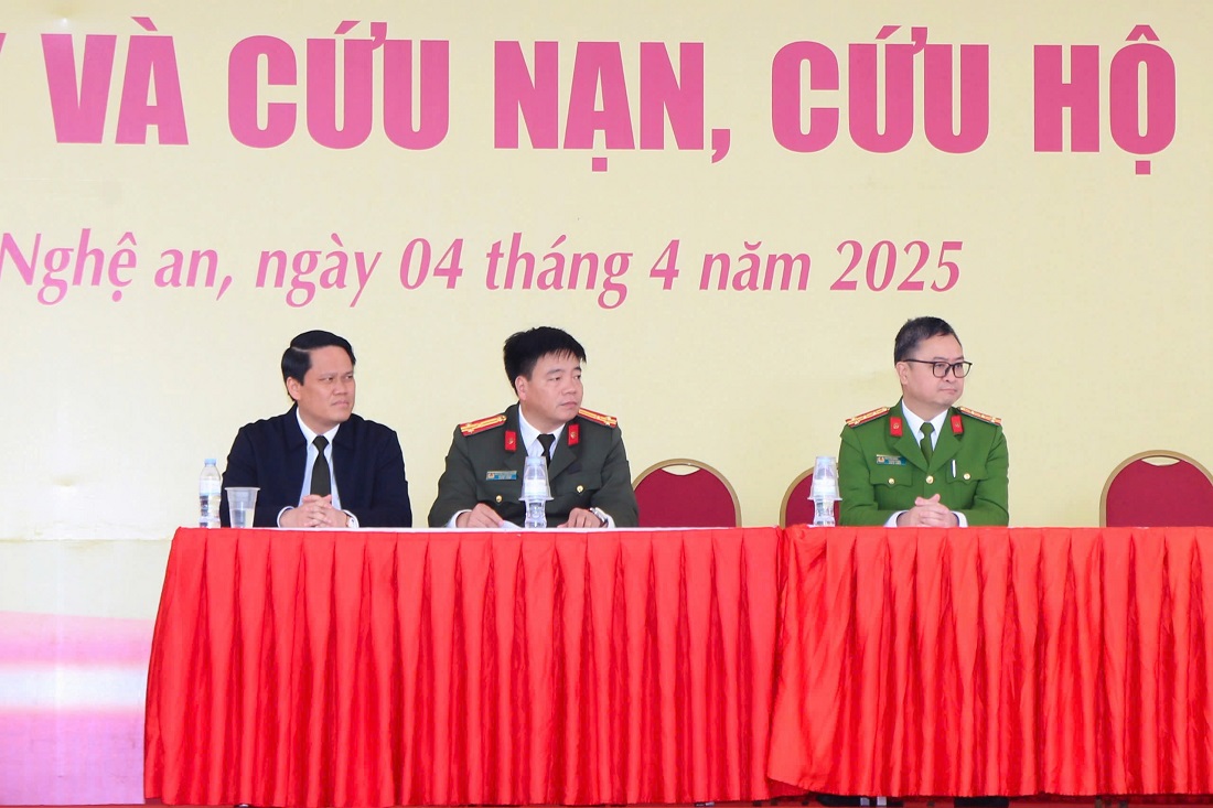 Đồng chí Thiếu tướng Bùi Quang Thanh, Ủy viên Ban Thường vụ Tỉnh ủy, Bí thư Đảng ủy, Giám đốc Công an tỉnh và đại diện Lãnh đạo các phòng chức năng dự buổi lễ sơ duyệt Hội thi