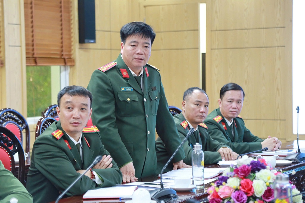 Lãnh đạo Phòng Công tác chính trị Công an tỉnh phát biểu