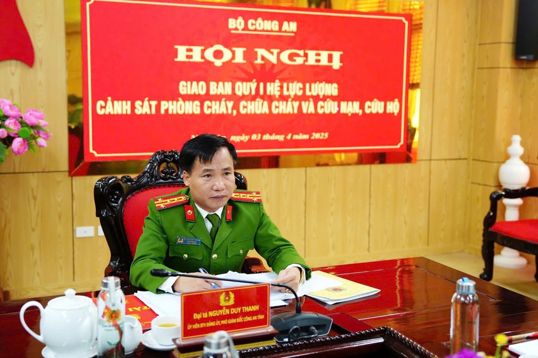 Đồng chí Đại tá Nguyễn Duy Thanh, Phó Giám đốc Công an tỉnh chủ trì tại điểm cầu Công an Nghệ An