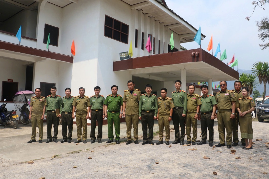Công an 02 tỉnh chụp ảnh lưu niệm