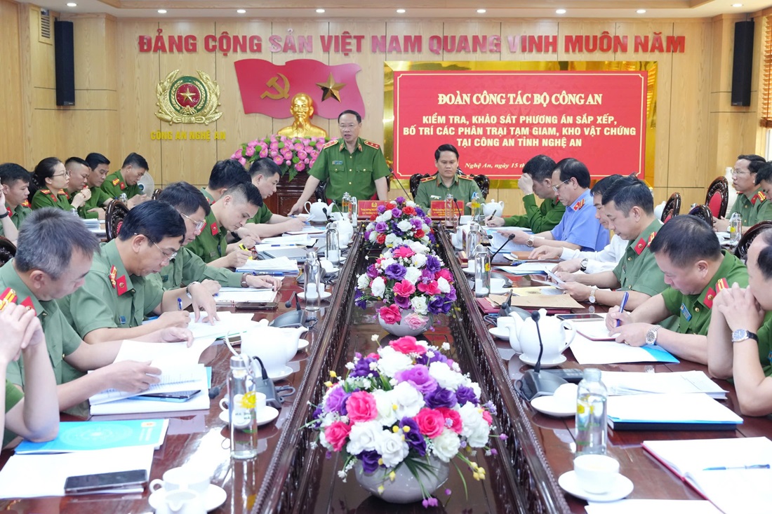 Toàn cảnh buổi làm việc