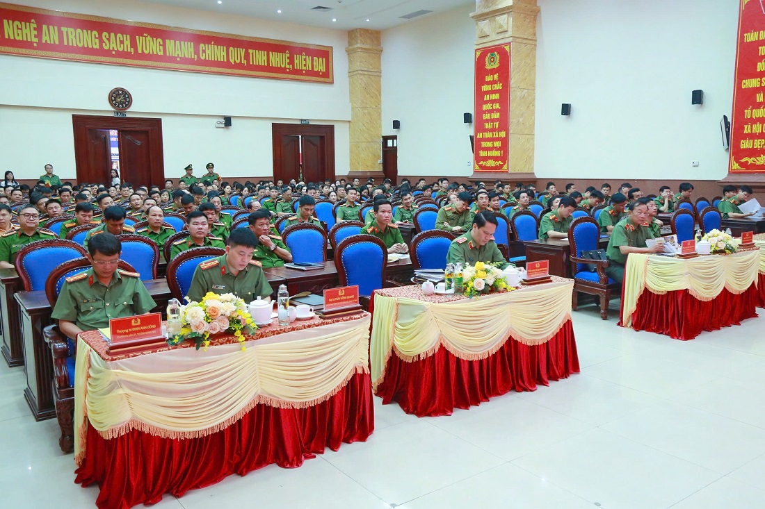 Các đại biểu tham dự buổi lễ